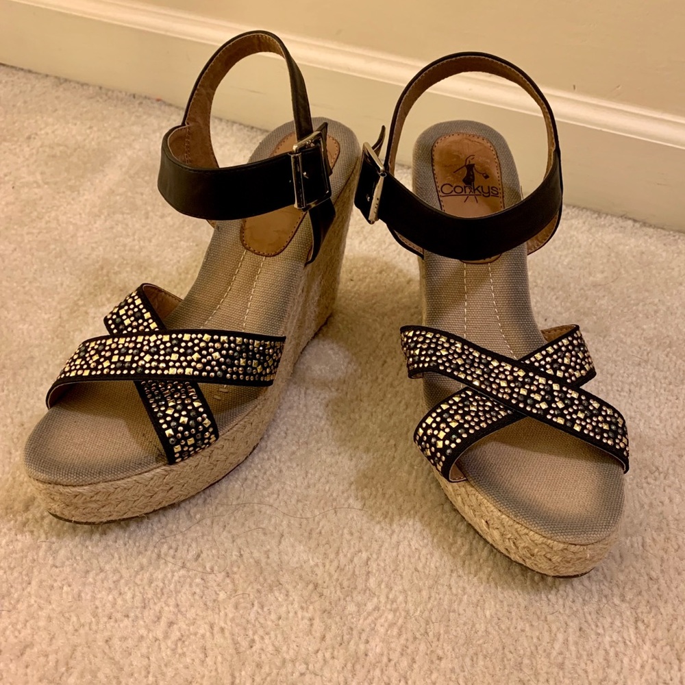 Corkys Black and Tan criss crosswedges size 9